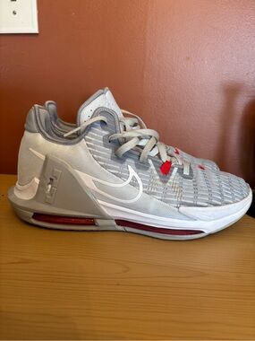 Nike LeBron Witness 6 athletic shoes grey/white/red ‘Pure Platinum’ men’s Sz 12